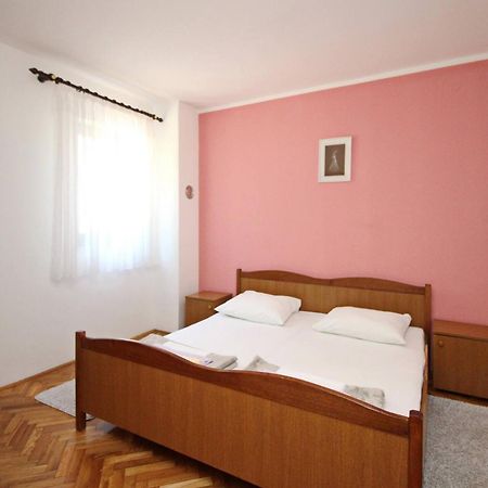 Apartments Karamarko Baška Buitenkant foto